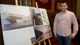 El arquitecto Diego Civera muestra la recreación infográfica del Museo Memorial por la Paz