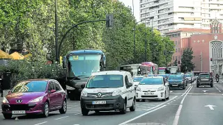Tráfico denso en el paseo Pamplona