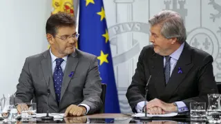 Rafael Catalá y Méndez de Vigo en la rueda de prensa posterior al Consejo de Ministros