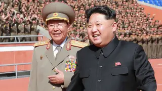 Kim Jong-un y Ri Yong-gil en un acto militar.