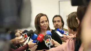 La consejera de Educación, Cultura y Deporte del Gobierno de Aragón, Mayte Pérez, comparece ante los medios en una imagen de archivo.