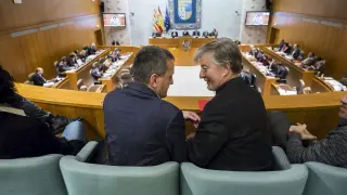 Rivarés y Santisteve, en la sesión de las Cortes de Aragón en la que ha sido aprobada la ley de Capitalidad que permitirá transferir 21,5 millones a Zaragoza