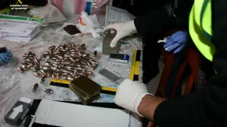 Imagen de parte de las drogas que se han incautado en la operación de la Guardia Civil.