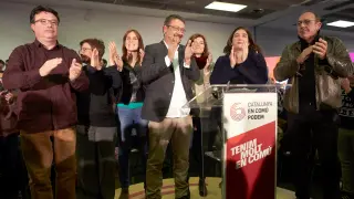 Los candidatos Ada Colau y Xavier Domenech entre otros, durante el acto de inicio de campaña de la formación Catalunya e Comú-Podem.
