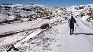Aspecto de Valdelinares nevado durante el invierno.