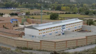 Imagen del centro penitenciario de Teruel, donde ayer ingresó el autor del triple asesinato
