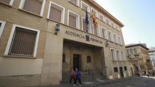 Fachada de la antigua Audiencia de Huesca, en la calle Moya