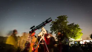 A través de dos telescopios los enoturistas podían ver las perseidas y otros fenómenos astronómicos.