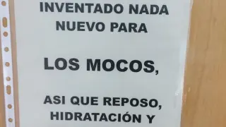 Mensaje informativo en el Centro de Salud Amparo Poch, en el barrio del Actur de Zaragoza.
