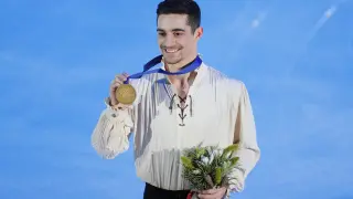 Javier Fernández, con su medalla de oro