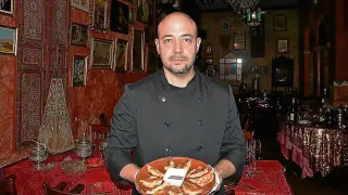 Jorge Silva, cocinero del restaurante Al-Kareni's Bazaar, en la calle de Don Teobaldo, 14.