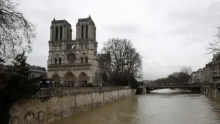 El Sena, desbordado a su paso por París