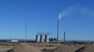Imagen de la central térmica de Andorra, que genera energía mediante combustión de carbón.