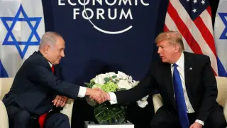 Trump con Netanyahu en Davos.