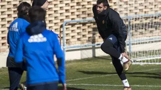 Borja Iglesias, en una fase del entrenamiento de este viernes en la Ciudad Deportiva.
