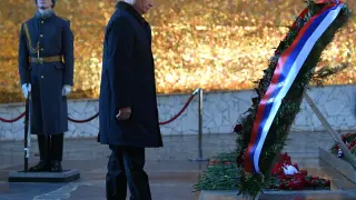 Putin se desplazó a Volgogrado, actual Stalingrado, para hacer una ofrenda floral en la Sala de la Gloria Militar del memorial de Mamáev Kurgán.