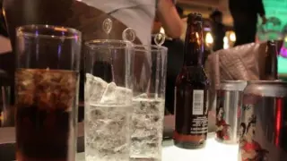 Consumo de alcohol en un bar de Zaragoza