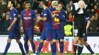 Los jugadores del FC Barcelona celebran el pase a la final.
