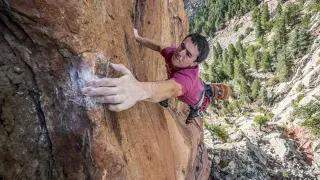 Fotograma de 'Safety Third', con su protagonista, Brad Gobright, y su controvertida forma de practicar la escalada.