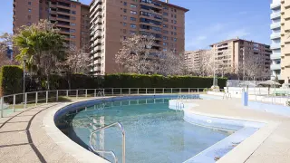 La piscina es perfecta para los calurosos veranos de la capital aragonesa