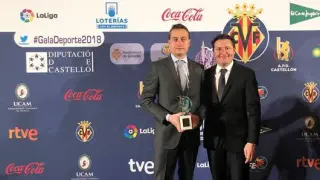 Javier y Víctor Alfaro, tras recibir el premio.