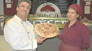 Eduardo Arias y Patricia Herrera, en la pizzería El Pampa.