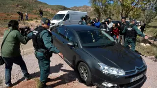 La Guardia Civil traslada a Ana Julia hasta la finca donde pudo estar oculto Gabriel