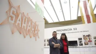 Juan Guardiola junto a Saray Pérez Castilla, una de las artistas que expone en 'Desierto'
