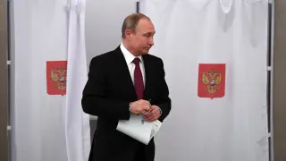 Putin en el momento de votar