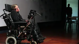 Stephen Hawking, en su silla, en una conferencia ofrecida en 2006 en Jerusalén