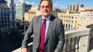 El director de Banca de Empresas en Aragón y la Rioja, Virgilio Taberner, en la sede zaragozana de CaixaBank.