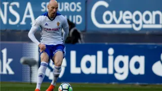 Toquero, en el momento de ejecutar el pase de gol a Borja Iglesias en el 0-2 del pasado sábado en Pamplona frente al Osasuna.