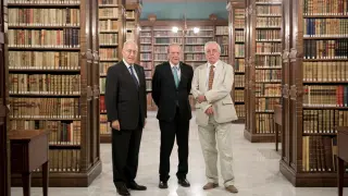 Guillermo Fatás con José Manuel Blecua y Manuel Pizarro en la RAE.