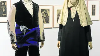 Los trajes de cheso y ansotana que se exponen estos días en el Museo del Traje.