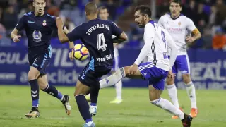 Un momento del partido Real Zaragoza-Cultural Leonesa de la primera vuelta, jugado en La Romareda el 27 de octubre y que concluyó 0-0.