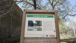 Panel informativo del Acueducto del Jalón.