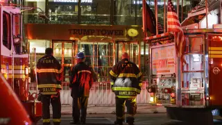 Un muerto y cuatro heridos leves por un incendio en la Torre Trump.