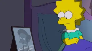Lisa, con la foto en la que Apu le recuerda que es mejor no enfadarse.