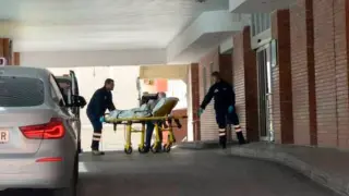 Un paciente llega al Servicio de Urgencias del hospital Obispo Polanco