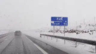El 11 de abril de 2009 el temporal de nieve dejaba esta estampa en la autovía Mudéjar