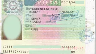 La banda cobraba hasta 5.200 euros a los solicitantes por cada visado Schengen.