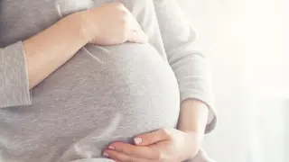 La alternativa es adelantar la baja por maternidad a antes de dar a luz.