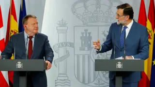 Mariano Rajoy en rueda de prensa junto al primer ministro danés, Lars Lokke Rasmussen.
