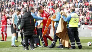 Grippo, antes de ser retirado en camilla en el partido del domingo pasado en Vallecas.