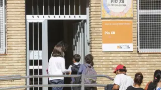 Entrada de alumnos al colegio Pío XII de Huesca