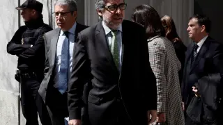 El abogado de Jordi Turull, Jordi Pina, a su salida del Tribunal Supremo, donde este miércoles el juez ha citado para declarar a varios exconsejeros de la Generalitat.