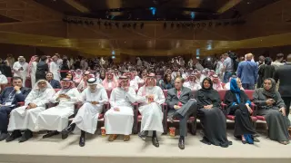 Publico asistente a la inauguración del primer cine de Arabia Saudí 35 años después de su prohibición.