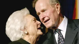 Barbara Bush junto a su marido, el expresidente George H. W. Bush, en una imagen de archivo