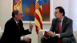 Javier Lambán, presidente de Aragón, y Mariano Rajoy, presidente del Gobierno en la Moncloa