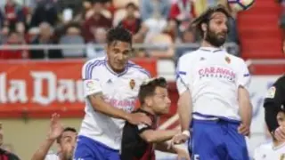 Samaras, el año pasado en Reus, donde fue titular por única vez en su breve y extraño paso por el Real Zaragoza, intenta cabecear junto a Marcelo Silva.